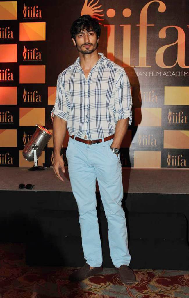 IIFA वोटिंग इवेंट में पहुंचे सितारे...  । सितारों का जमघट