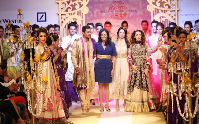 पुणे फैशन वीक 2012 में हुस्न का तड़का | बॉलीवुड परियां