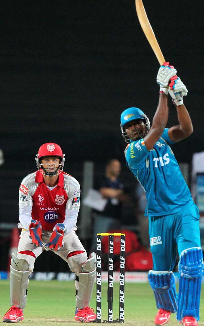 8 अप्रैल 2012: तस्‍वीरों में देखें दिनभर की बड़ी खबरें | पढ़ें