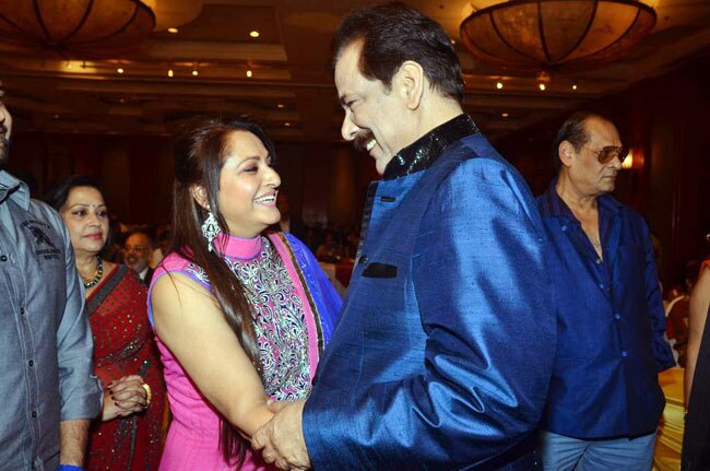 लाहिरी को सितारों ने दी शादी की बधाई | रितेश की शादी