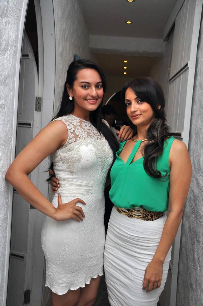 कलिस्ता स्पा के लॉन्‍च पर सितारे...  | सोनाक्षी के जलवे