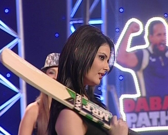 आइटम गर्ल्‍स और क्रिकेट का 'ऊ ला ला' | राखी के ढेरों रूप