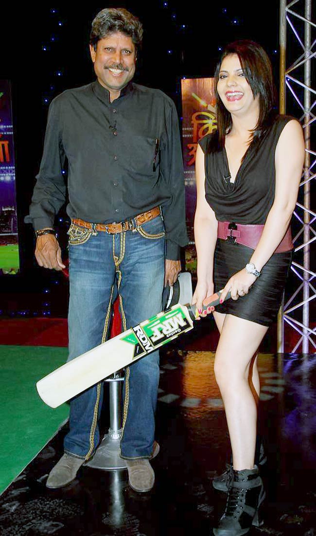 आइटम गर्ल्‍स और क्रिकेट का 'ऊ ला ला' | राखी के ढेरों रूप