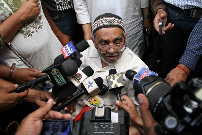 अजमेर जेल से रिहा हुए पाकिस्तानी वायरोलॉजिस्ट खलिल चिश्‍ती...