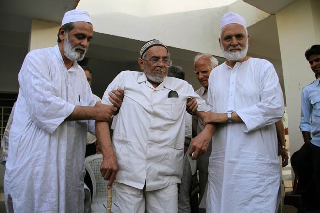 अजमेर जेल से रिहा हुए पाकिस्तानी वायरोलॉजिस्ट खलिल चिश्‍ती...