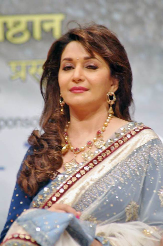 सम्मानित हुईं माधुरी दीक्षित | धक-धक गर्ल का माधुर्य