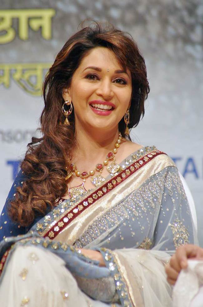 सम्मानित हुईं माधुरी दीक्षित | धक-धक गर्ल का माधुर्य