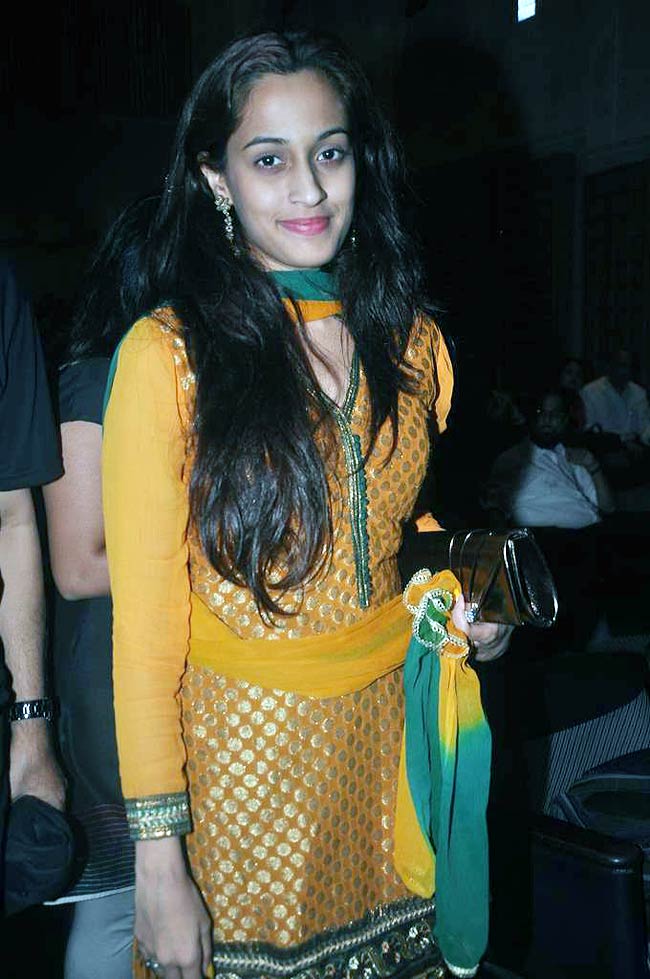 सम्मानित हुईं माधुरी दीक्षित | धक-धक गर्ल का माधुर्य