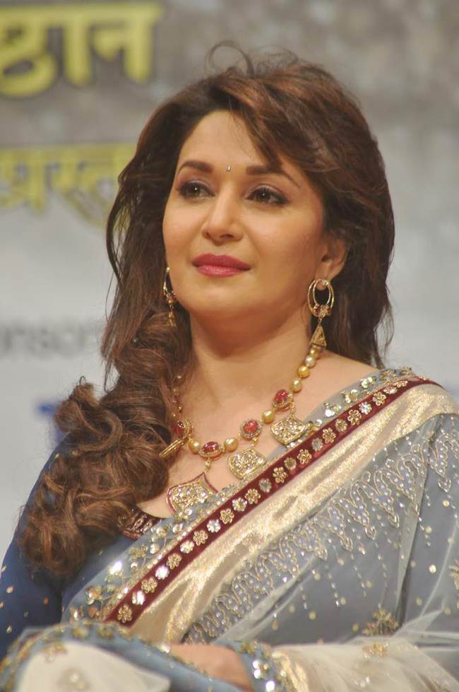 सम्मानित हुईं माधुरी दीक्षित | धक-धक गर्ल का माधुर्य