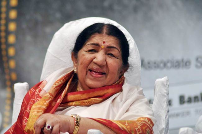 सम्मानित हुईं माधुरी दीक्षित | धक-धक गर्ल का माधुर्य