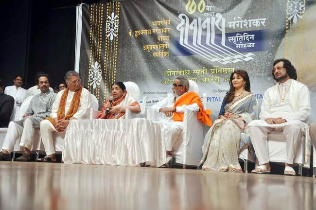 सम्मानित हुईं माधुरी दीक्षित | धक-धक गर्ल का माधुर्य