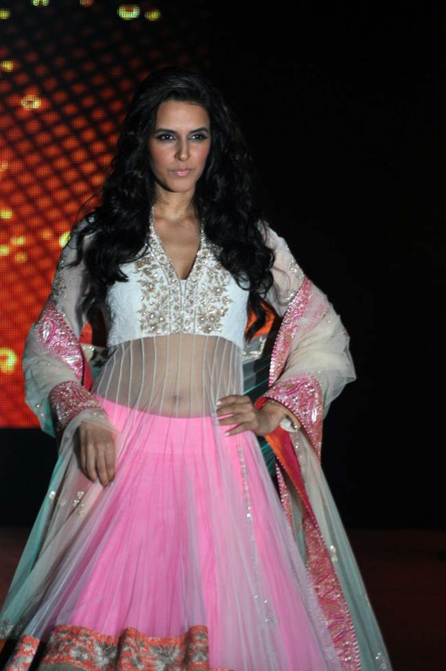 मनीष के शो में खूबसूरती का मेला | स्टाइलिश हसीनाएं