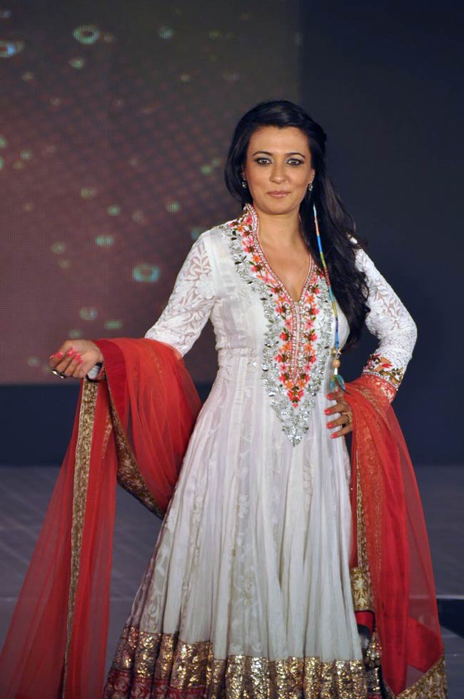 मनीष के शो में खूबसूरती का मेला | स्टाइलिश हसीनाएं