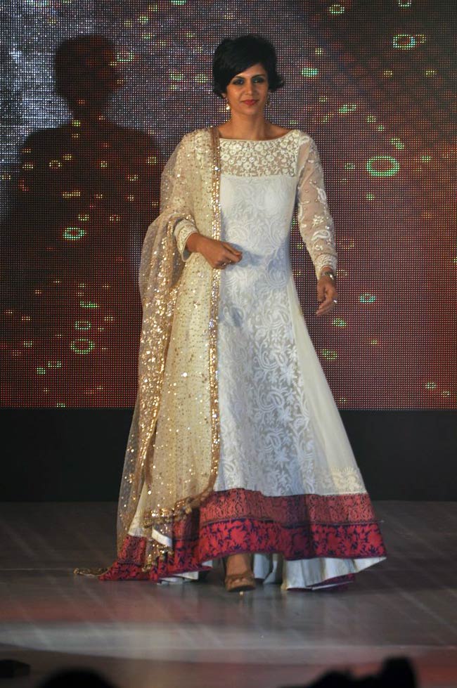 मनीष के शो में खूबसूरती का मेला | स्टाइलिश हसीनाएं