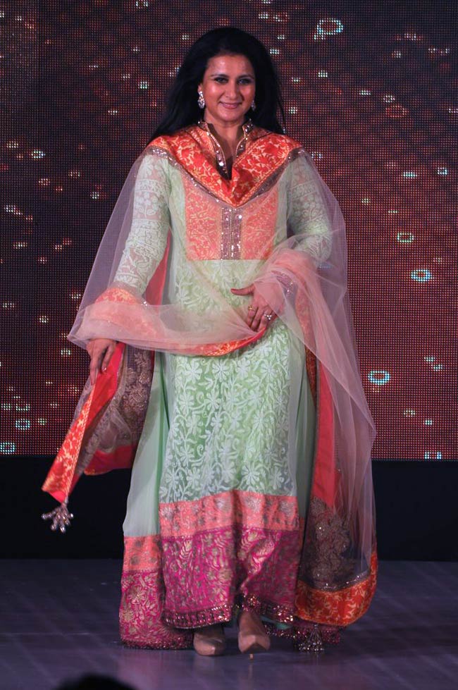 मनीष के शो में खूबसूरती का मेला | स्टाइलिश हसीनाएं