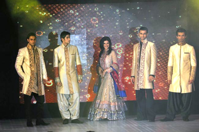 मनीष के शो में खूबसूरती का मेला | स्टाइलिश हसीनाएं