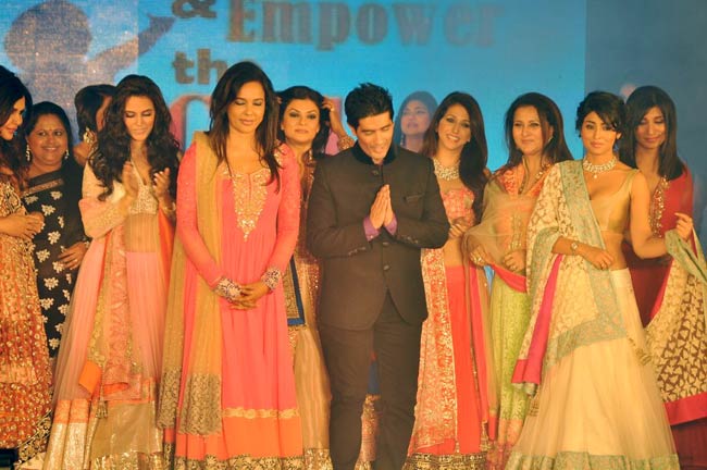 मनीष के शो में खूबसूरती का मेला | स्टाइलिश हसीनाएं