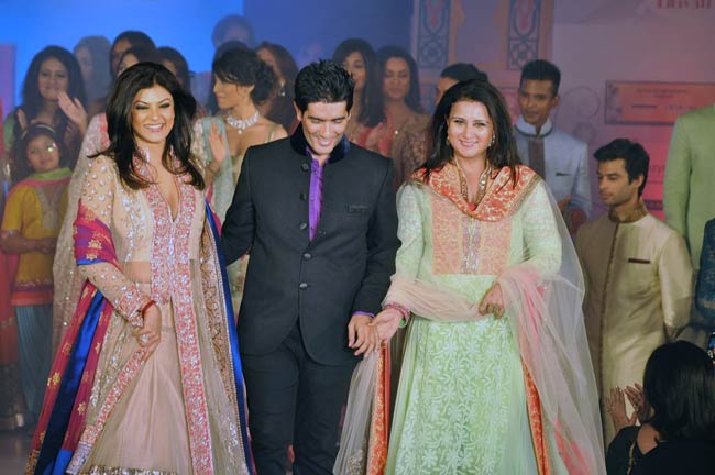 मनीष के शो में खूबसूरती का मेला | स्टाइलिश हसीनाएं