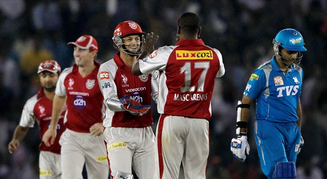 12 अप्रैल 2012: तस्‍वीरों में देखें दिनभर की बड़ी खबरें | पढ़ें