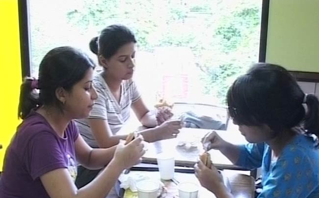 01 अप्रैल 2012: तस्वीरों में देखें दिनभर की बड़ी खबरें | पढ़ें