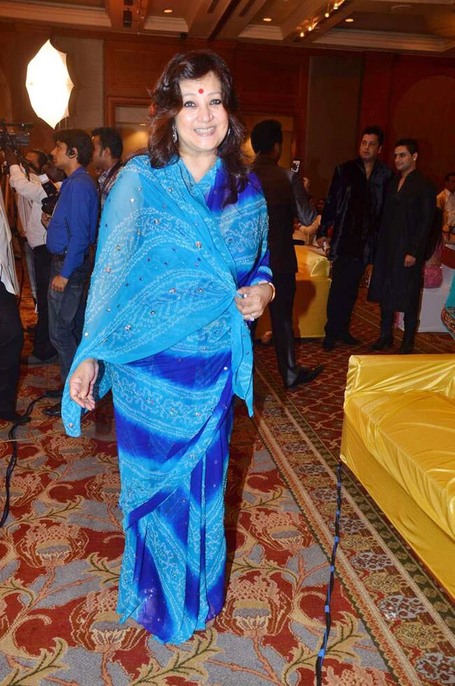 लाहिरी को सितारों ने दी शादी की बधाई | रितेश की शादी