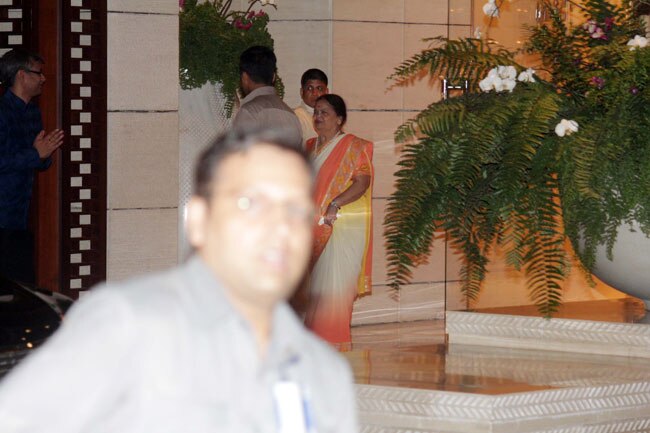 मुकेश अंबानी की पार्टी में सितारे | सचिन के लिए पार्टी