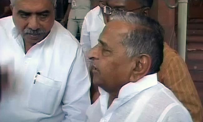 24 अप्रैल 2012: तस्‍वीरों में देखें दिनभर की बड़ी खबरें | पढ़ें