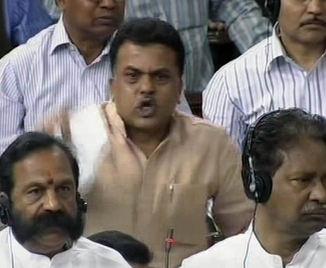 26 अप्रैल 2012: तस्‍वीरों में देखें दिनभर की बड़ी खबरें | पढ़ें