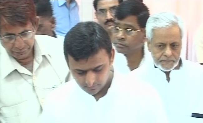 21 अप्रैल 2012: तस्‍वीरों में देखें दिनभर की बड़ी खबरें | पढ़ें