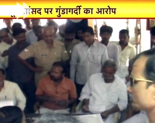 11 अप्रैल 2012: तस्‍वीरों में देखें दिनभर की बड़ी खबरें | पढ़ें