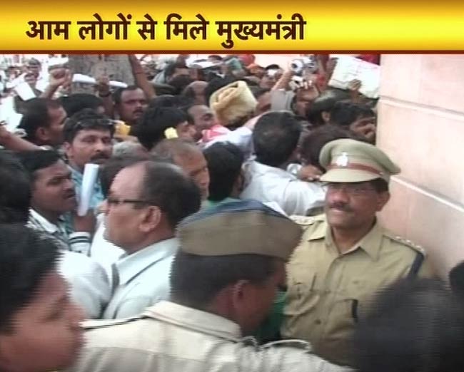 18 अप्रैल 2012: तस्‍वीरों में देखें दिनभर की बड़ी खबरें | पढ़ें