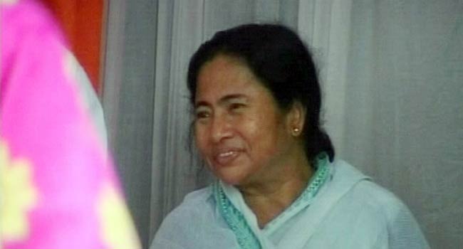 6 अप्रैल 2012: तस्‍वीरों में देखें दिनभर की बड़ी खबरें | पढ़ें