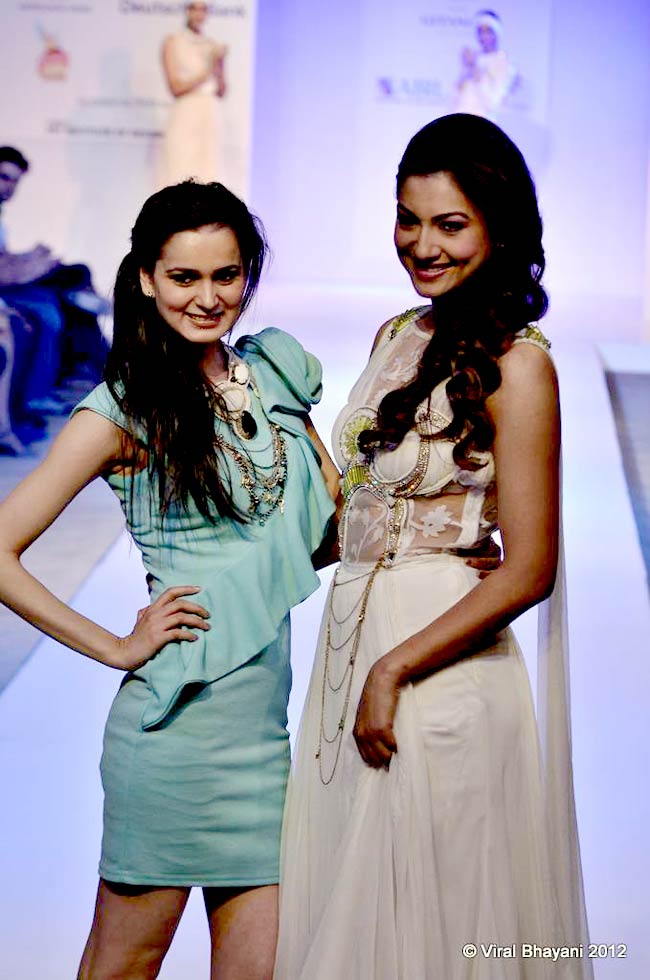 पुणे फैशन वीक 2012 में हुस्न का तड़का | बॉलीवुड परियां