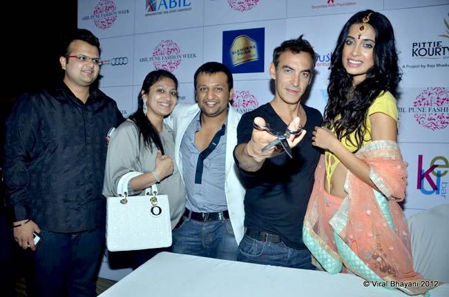 पुणे फैशन वीक 2012 में हुस्न का तड़का | बॉलीवुड परियां