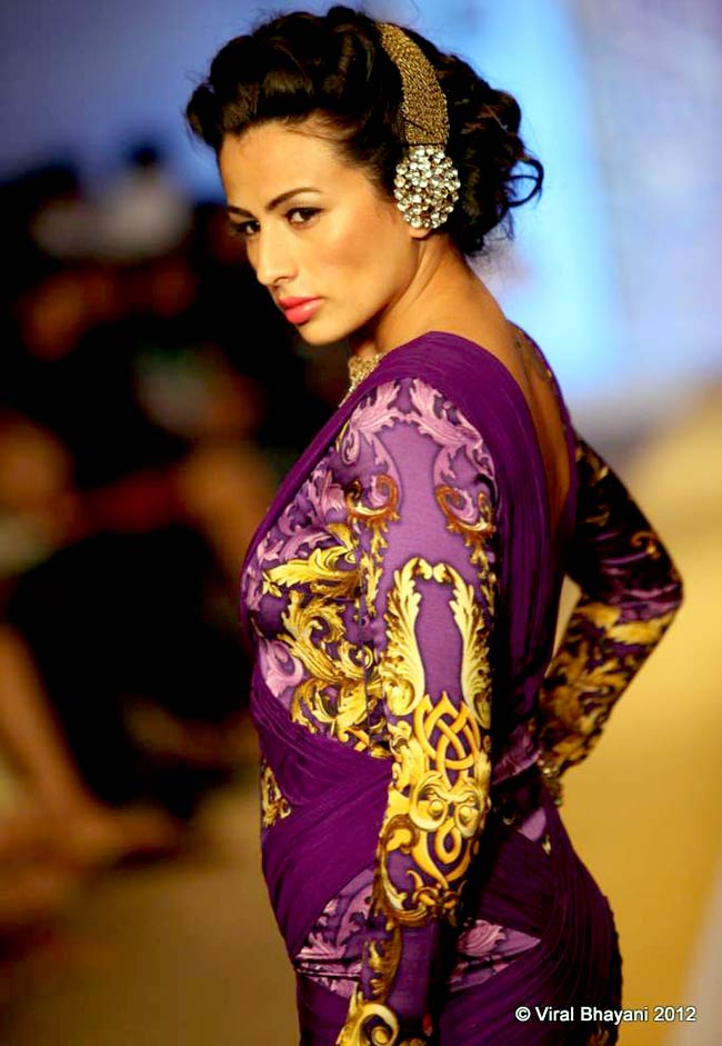 पुणे फैशन वीक 2012 में हुस्न का तड़का | बॉलीवुड परियां