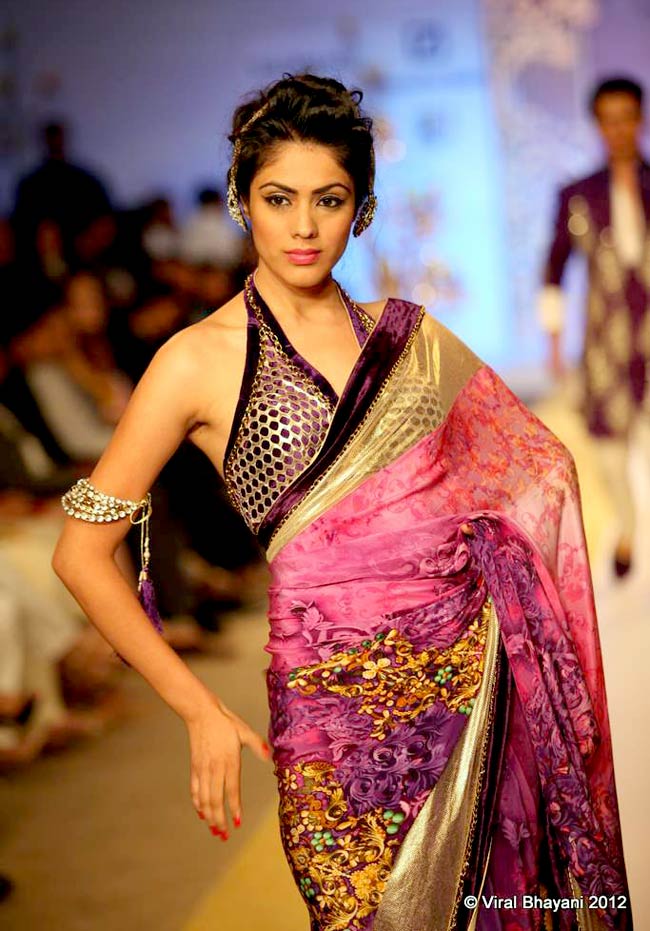 पुणे फैशन वीक 2012 में हुस्न का तड़का | बॉलीवुड परियां