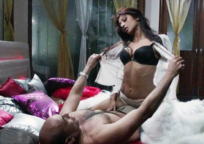 'हेट स्‍टोरी' में पाउली दाम के हॉट सीन | हॉट 'आइटम गर्ल'