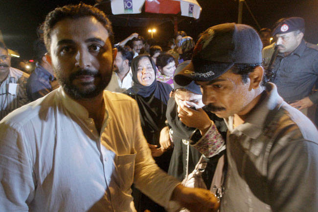 पाकिस्तान में विमान दुर्घटना, 127 लोगों की मौत