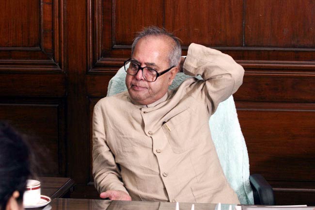 30 अप्रैल 2012: तस्‍वीरों में देखें दिनभर की बड़ी खबरें | पढ़ें