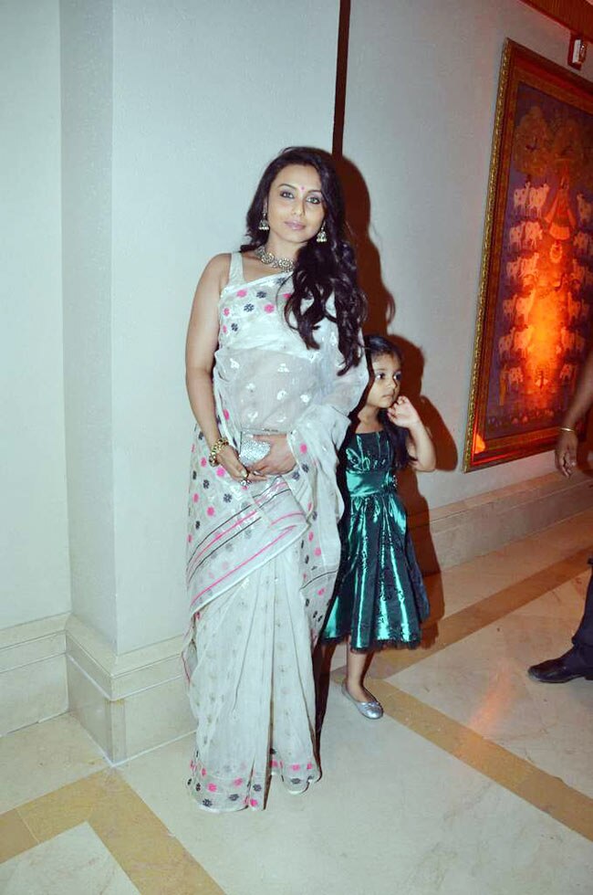 लाहिरी को सितारों ने दी शादी की बधाई | रितेश की शादी