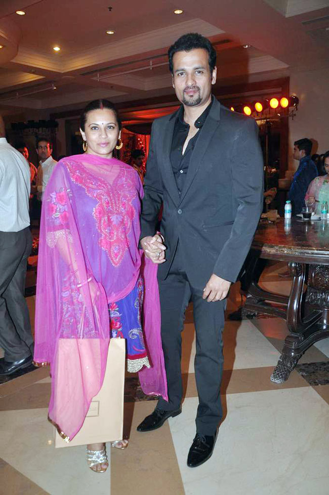 लाहिरी को सितारों ने दी शादी की बधाई | रितेश की शादी