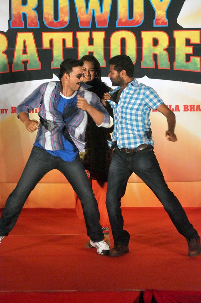 लॉन्‍च हुआ 'राउडी राठौर' का फर्स्‍ट लुक  | सोनाक्षी के जलवे