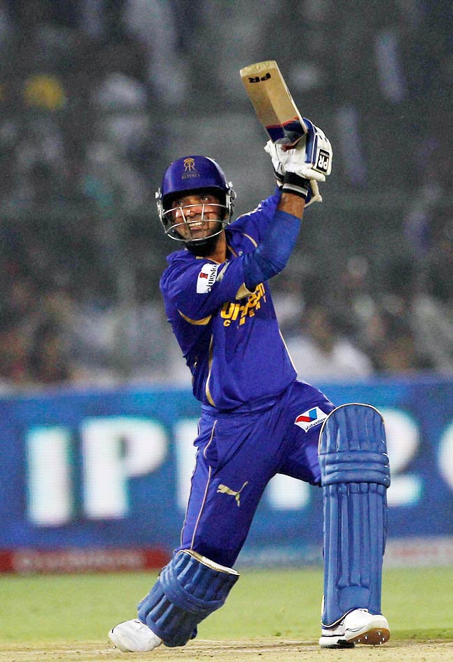 6 अप्रैल 2012: तस्‍वीरों में देखें दिनभर की बड़ी खबरें | पढ़ें