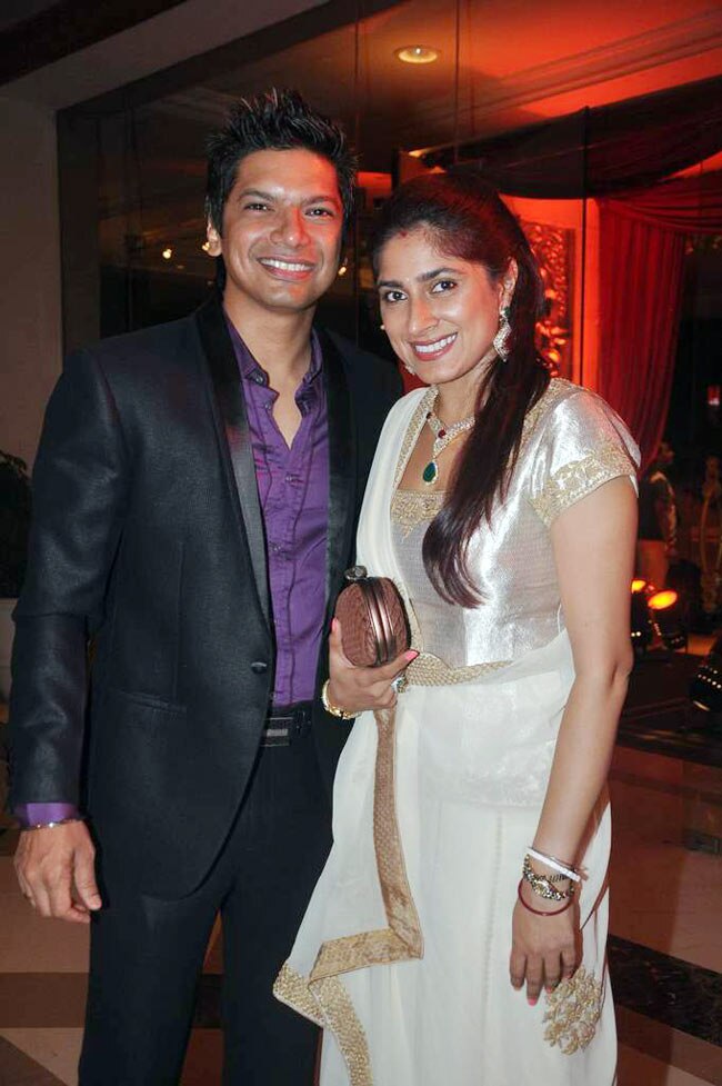 लाहिरी को सितारों ने दी शादी की बधाई | रितेश की शादी