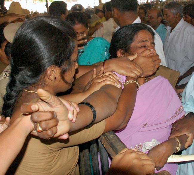 कर्नाटक दौरे पर सोनिया गांधी