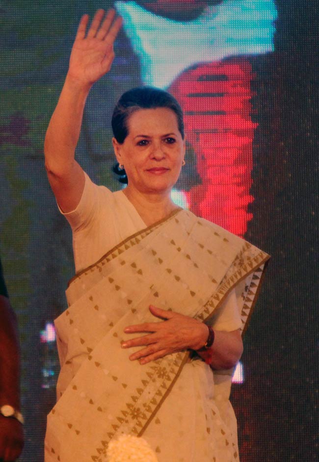 कर्नाटक दौरे पर सोनिया गांधी