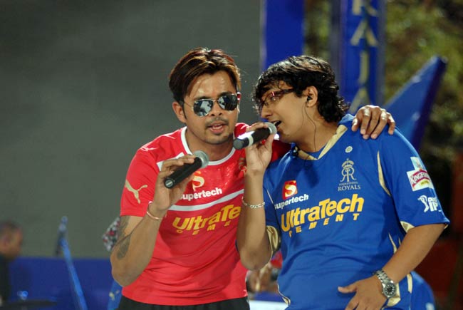 'रॉकिंग' श्रीसंत और चीयरलीडर्सः ये है तमाशा क्रिकेट