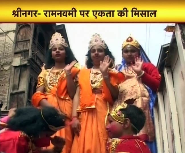 01 अप्रैल 2012: तस्वीरों में देखें दिनभर की बड़ी खबरें | पढ़ें