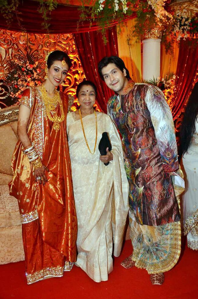 लाहिरी को सितारों ने दी शादी की बधाई | रितेश की शादी