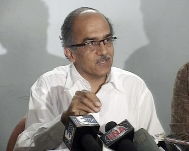 02 अप्रैल 2012: तस्वीरों में देखें दिनभर की बड़ी खबरें | पढ़ें